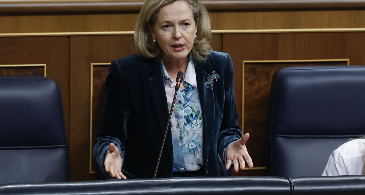 El Gobierno revisará también el impuesto extraordinario a la banca |  Economía