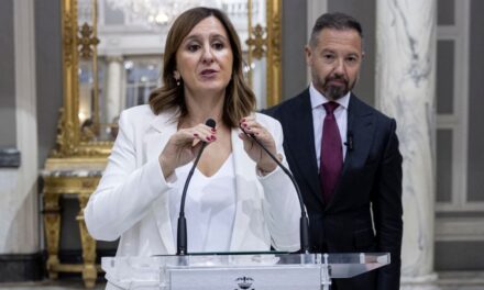 El PSOE acusa a la alcaldesa de Valencia de premiar al portavoz de Vox con “sueldo completo y trabajo parcial” |  Comunidad Valenciana |  España