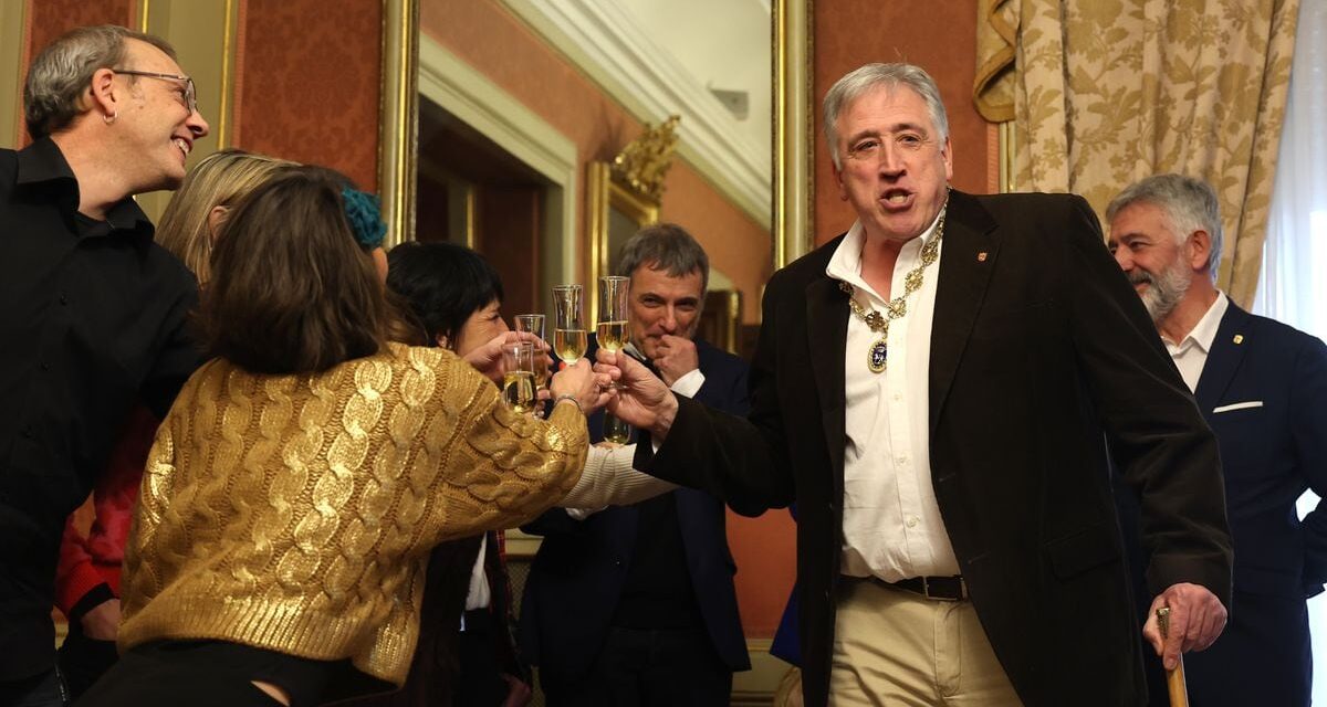 El PSOE de la alcaldía de Pamplona a Bildu entre la euforia 'abertzale' y la indignación de la derecha |  España