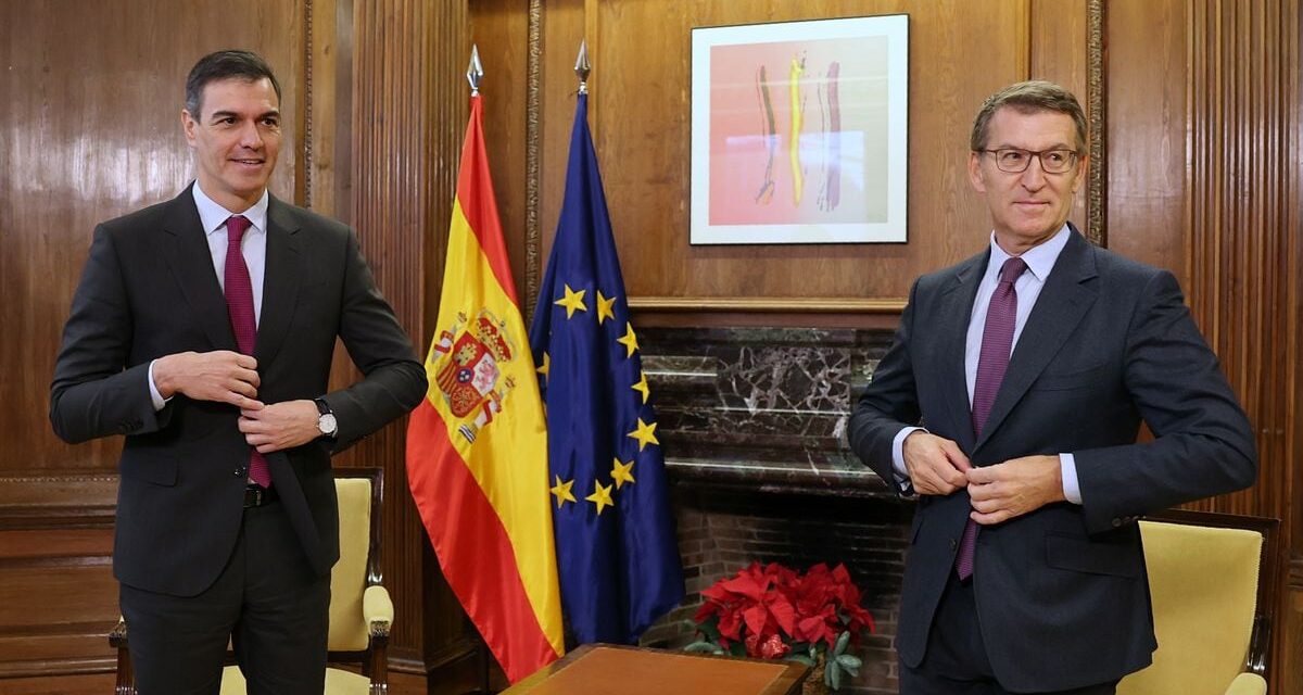 El PSOE y el PP registran la propuesta para reformar el artículo 49 de la Constitución por la vía de urgencia |  España