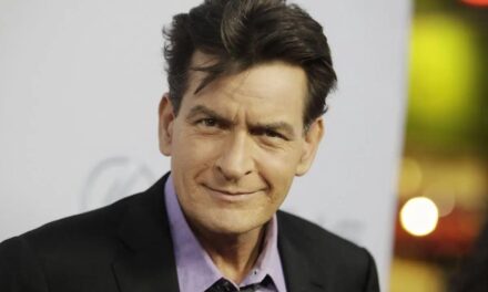 El actor Charlie Sheen fue agredido en su propia casa (+Detalles)