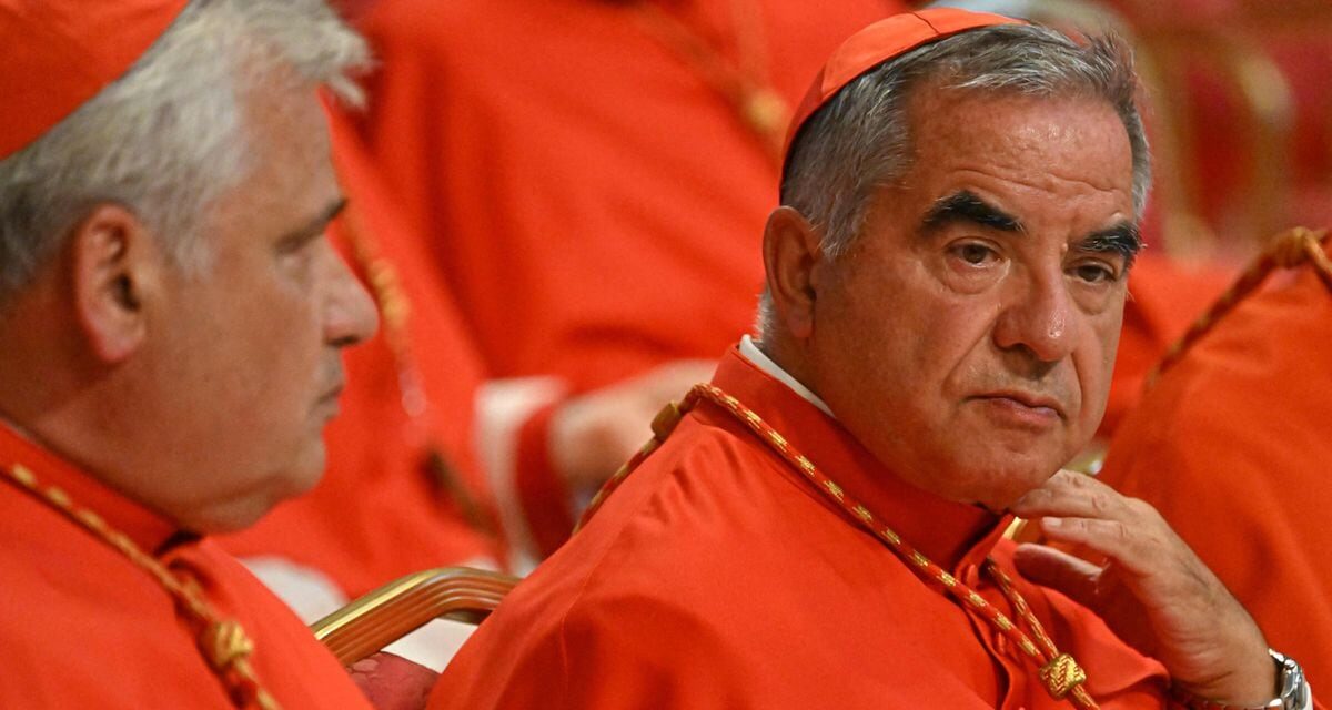 El cardenal Angelo Becciu, condenado a cinco años y medio de cárcel por un caso de fraude financiero |  internacional