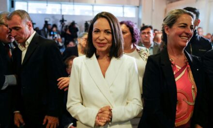 El chavismo y la oposición acuerdan una vía judicial para la posible habilitación de María Corina Machado