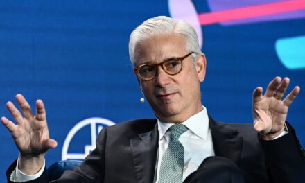 El director ejecutivo de Wells Fargo advierte sobre los costos de indemnización a medida que se avecinan despidos
