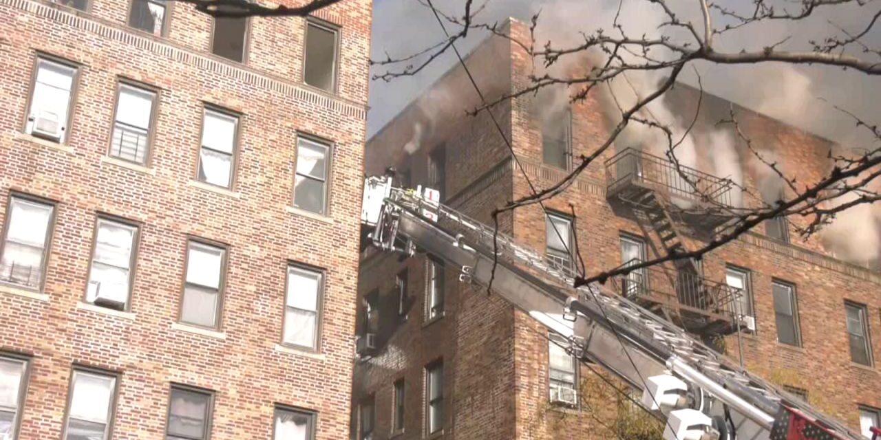 El incendio de un apartamento en Sunnyside hiere a 14 personas, dice el FDNY