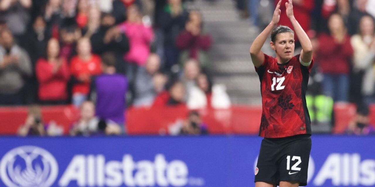 El legado de Christine Sinclair, la máxima goleadora del fútbol
