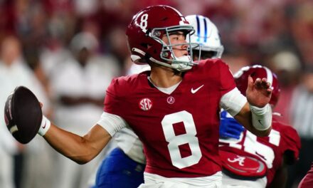 El mariscal de campo de Alabama, Tyler Buchner, regresa a Notre Dame para practicar lacrosse