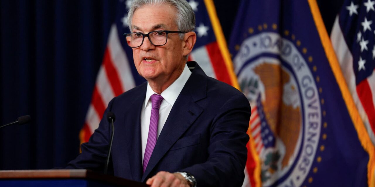 El presidente de la Fed, Powell, califica de "prematuro" hablar de recortar los tipos y dice que podrían producirse más subidas