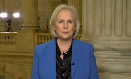El senador Gillibrand analiza la necesidad de financiar a Ucrania
