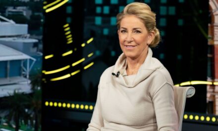 Evert, miembro del Salón de la Fama del tenis, se toma un descanso tras el regreso del cáncer