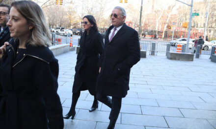 Ex cazador de espías del FBI condenado a 4 años de prisión