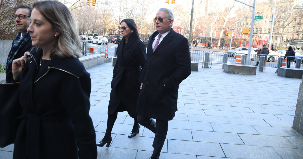 Ex cazador de espías del FBI condenado a 4 años de prisión