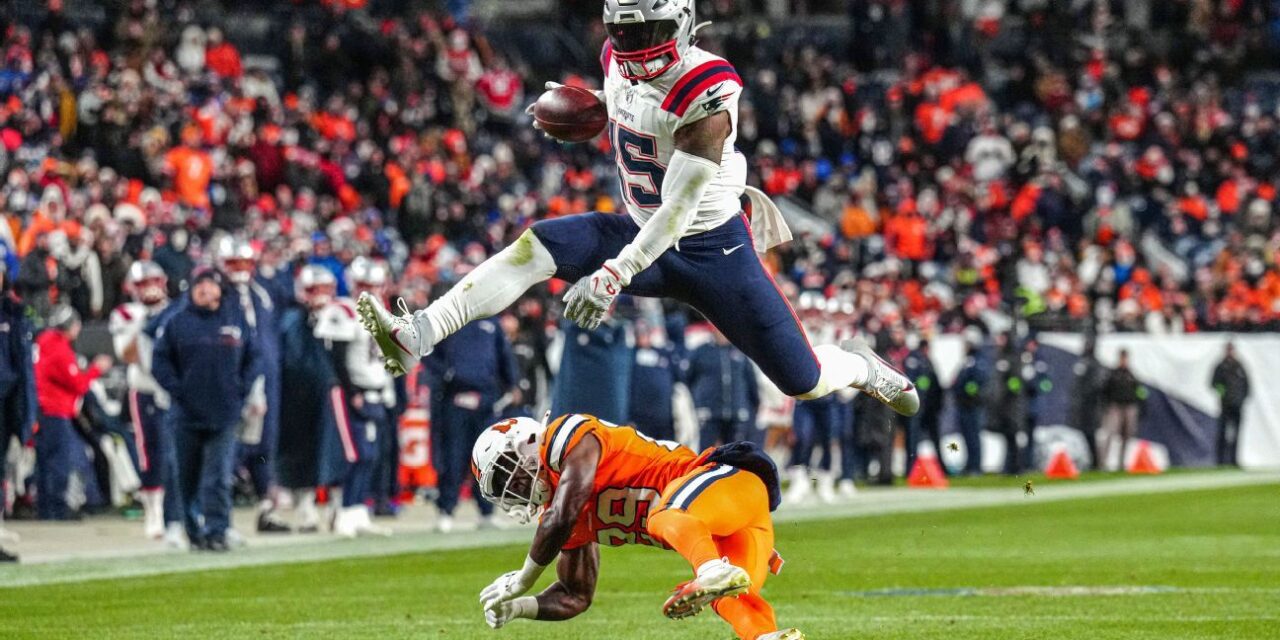Ezekiel Elliott de los Patriots se enfrenta a obstáculos en camino a TD y lidera a los Broncos