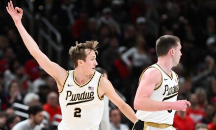 Fletcher Loyer y Braden Smith de Purdue cumplen mientras Arizona cae