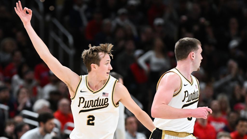 Fletcher Loyer y Braden Smith de Purdue cumplen mientras Arizona cae