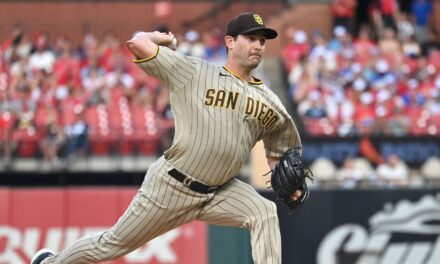 Fuentes: Los Reales llegan a acuerdos con Seth Lugo y Chris Stratton