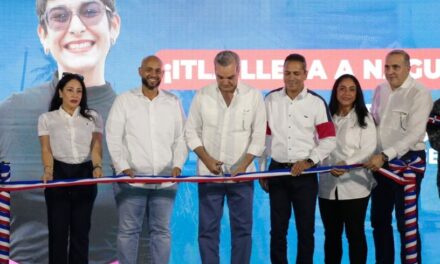 Gobierno inaugura obras en Nagua;  Inauguran parque Solar Azul