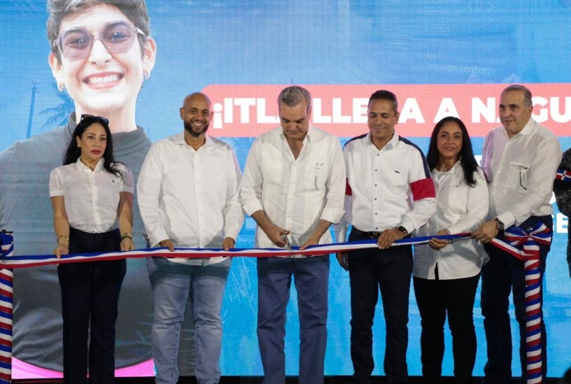 Gobierno inaugura obras en Nagua;  Inauguran parque Solar Azul