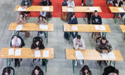Hacienda concede las primeras cien becas de 7.000 euros para opositores a un empleo estatal |  Economía