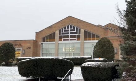 Hombre arrestado con arma en el templo de Albany comparece ante el tribunal