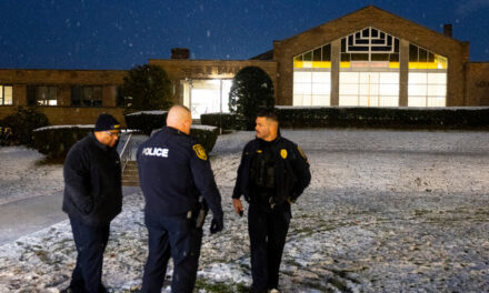 Hombre arrestado después de disparar un arma cerca de la sinagoga Temple Israel en Albany