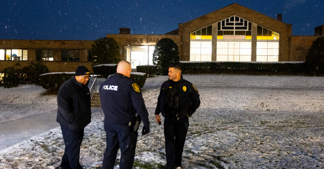Hombre arrestado después de disparar un arma cerca de la sinagoga Temple Israel en Albany