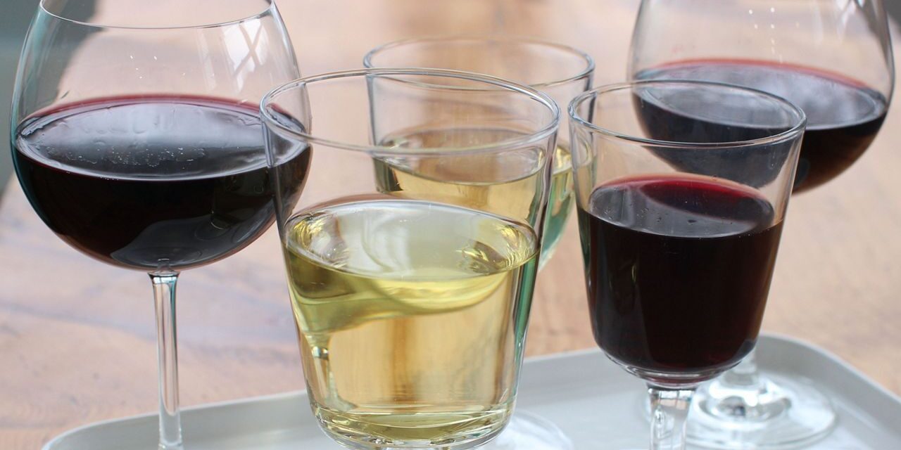 Hombre se declara inocente de presunta conspiración para fraude de vino