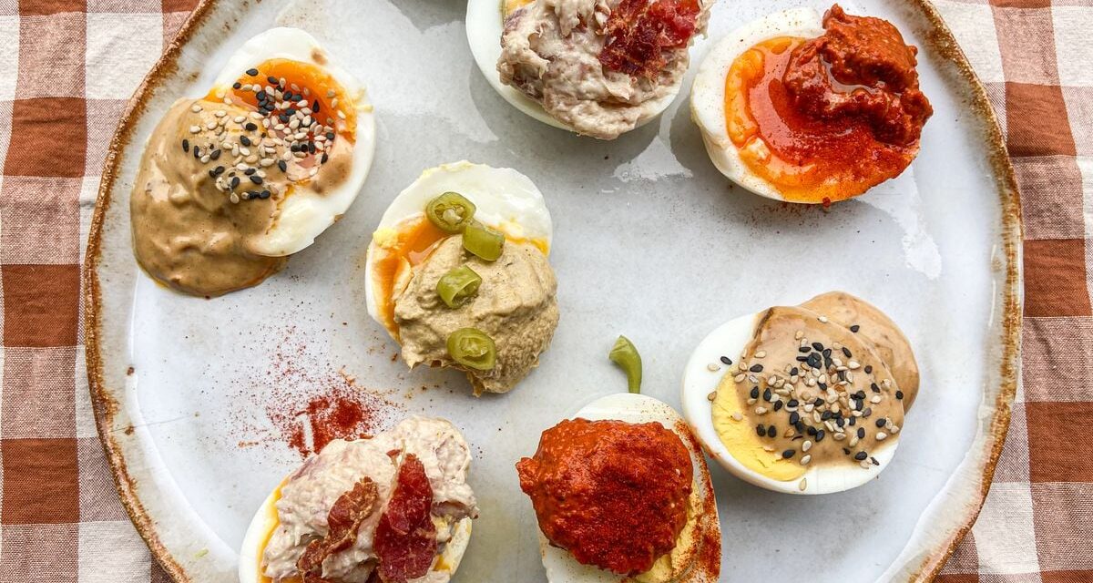 Huevos sin rellenar, un aperitivo navideño sabroso, económico y sencillo |  El Comidista |  gastronomia