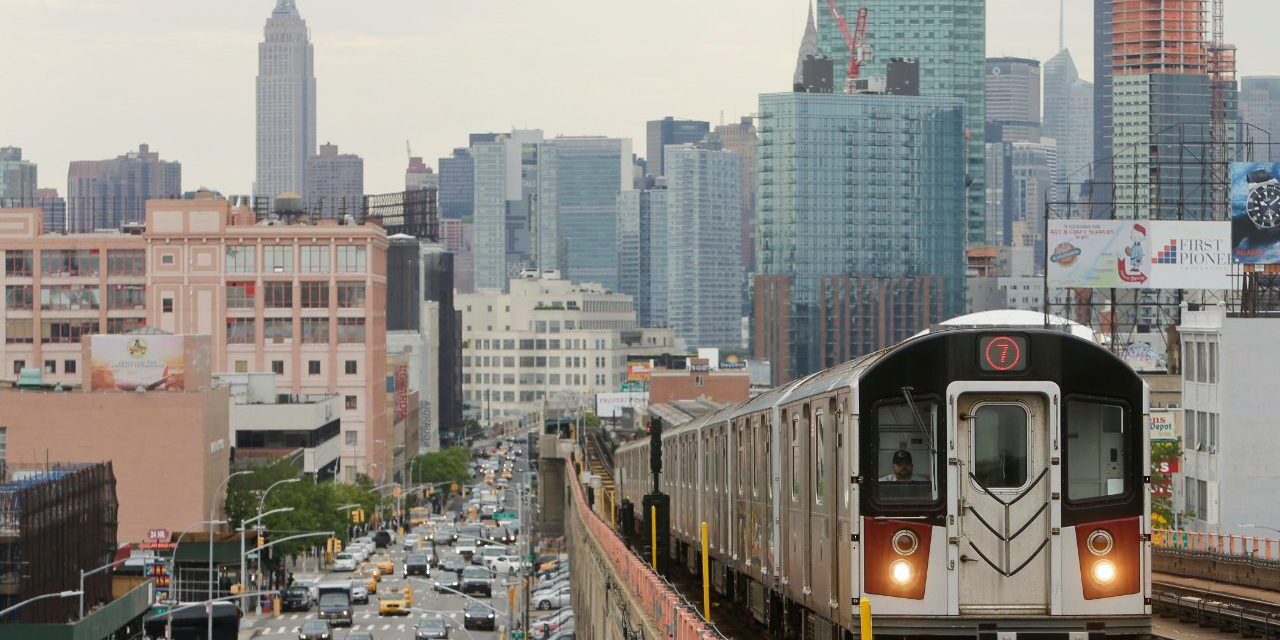 Línea 7 gravemente interrumpida después de que una persona atropellara a un tren: MTA