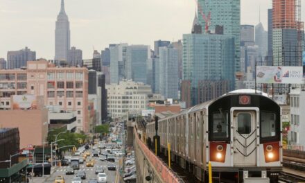 Incendio en vía suspende parcialmente el tren 7: MTA