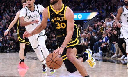 "Increíble" Curry activa el "interruptor" e impulsa a los Warriors contra los Nets