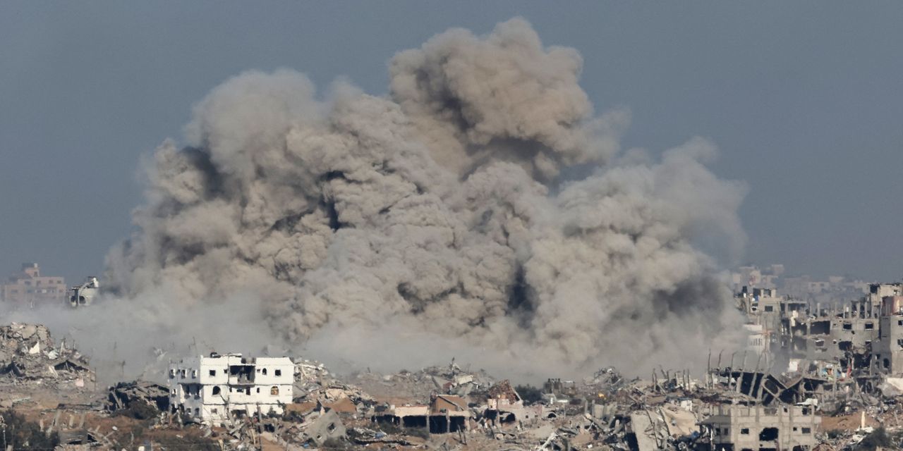 Israel dice que grupos de militantes de Hamas se rindieron en medio de los combates en Gaza