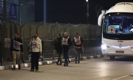 Israel y Hamás acuerdan extender la tregua un día más
