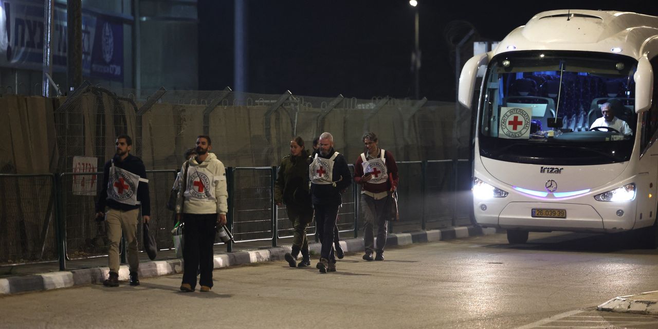 Israel y Hamás acuerdan extender la tregua un día más