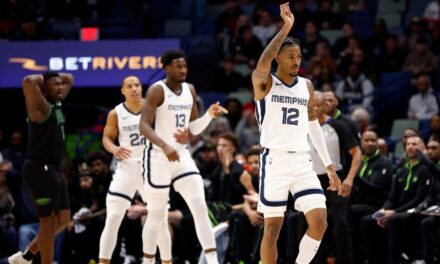 Ja Morant regresa de la suspensión y logra la victoria