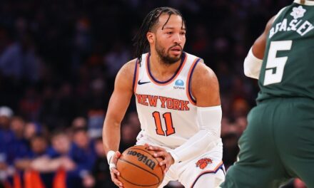Jalen Brunson de los Knicks tiene 38 en victoria 'especial' sobre Bucks