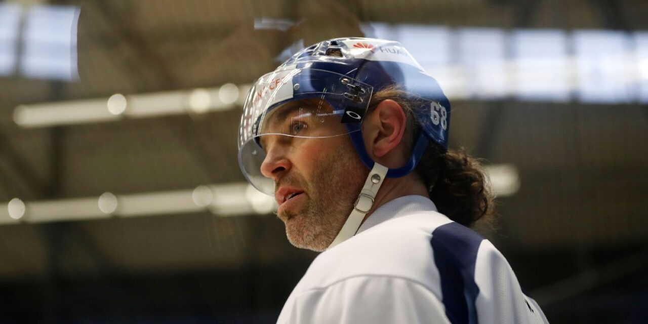 Jaromir Jagr debuta en la temporada con Kladno Knights a los 51 años