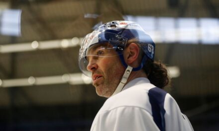 Jaromir Jagr debuta en la temporada con Kladno Knights a los 51 años