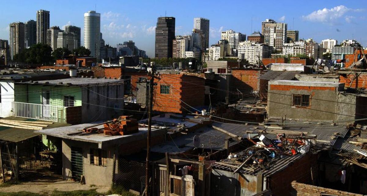 Javier Milei: No es hora de borrar del mapa los barrios populares de Argentina |  3.500 Millones |  Planeta Futuro