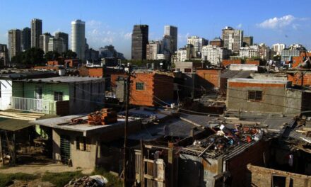 Javier Milei: No es hora de borrar del mapa los barrios populares de Argentina |  3.500 Millones |  Planeta Futuro