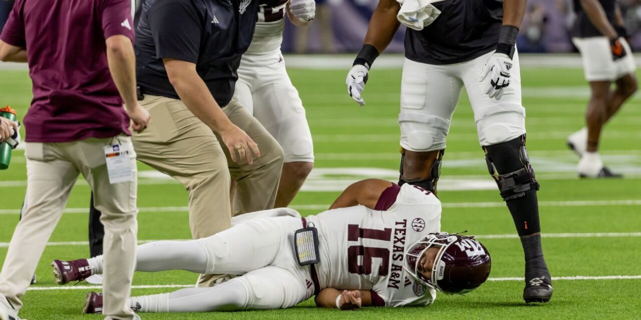 Jaylen Henderson de Texas A&M se lastimó en la primera jugada de la derrota del Texas Bowl