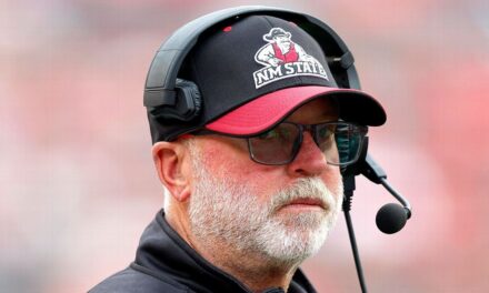 Jerry Kill dimite y Tony Sánchez es nombrado nuevo entrenador en jefe de NMSU