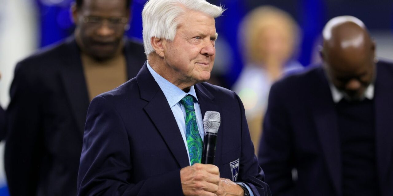 Jimmy Johnson 'orgulloso' de ocupar su lugar en el Anillo de Honor de los Cowboys