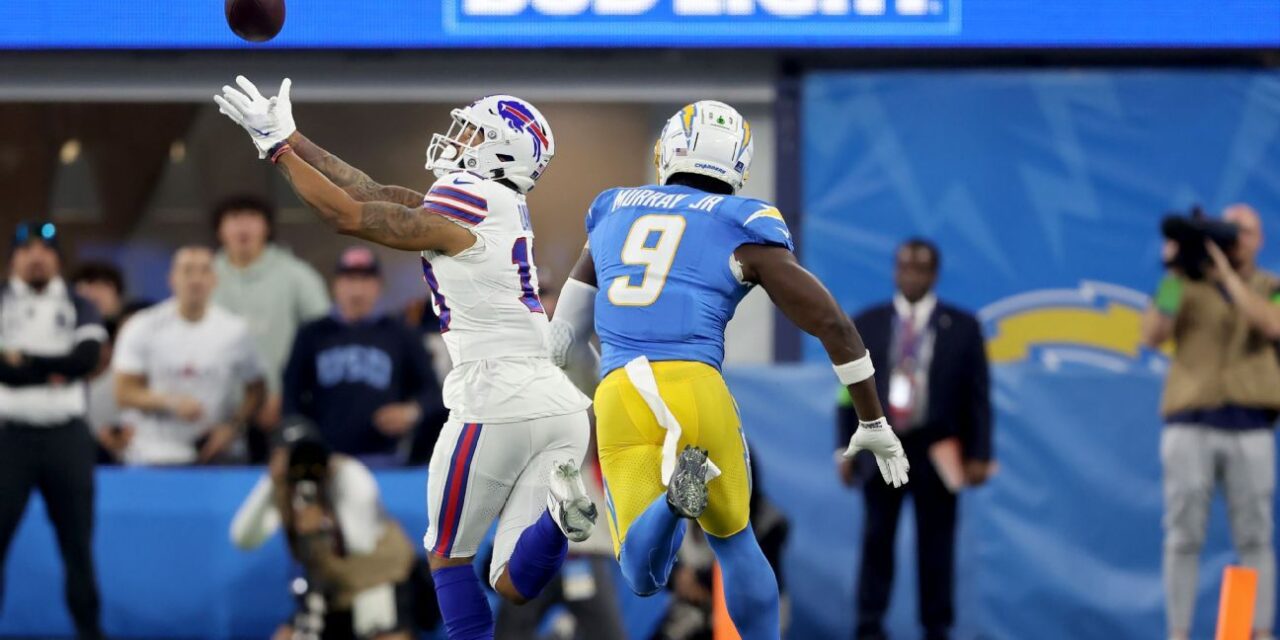 Josh Allen de Buffalo Bills encuentra a Gabe Davis para touchdown de 57 yardas