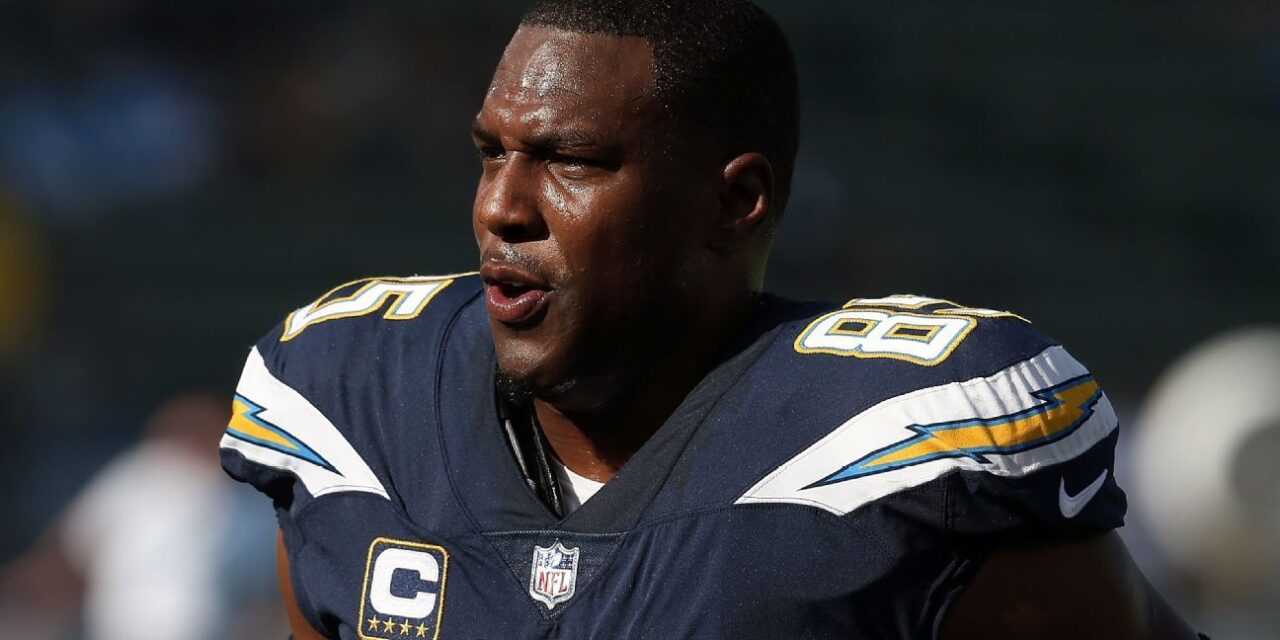 Julius Peppers y Antonio Gates encabezan los finalistas del fútbol HOF