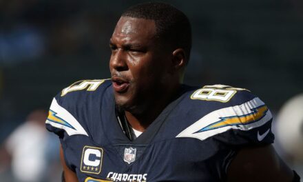 Julius Peppers y Antonio Gates encabezan los finalistas del fútbol HOF