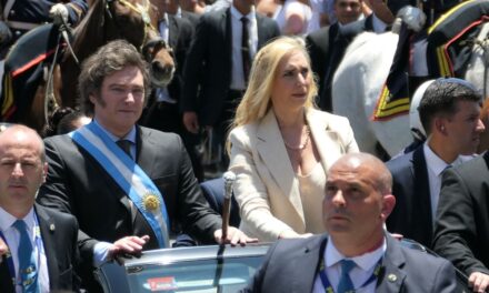 Karina Milei: Karina Milei, la voz que susurra al oído del presidente de Argentina