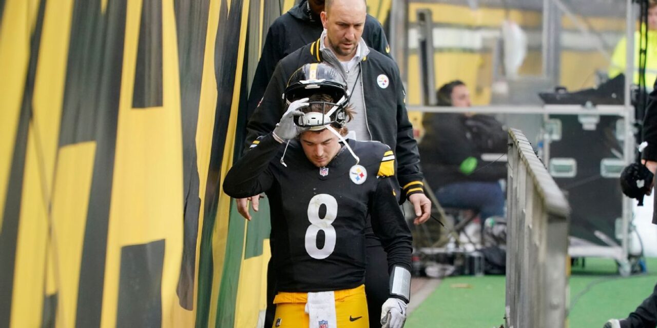 Kenny Pickett de los Steelers deja la derrota con una lesión en el tobillo