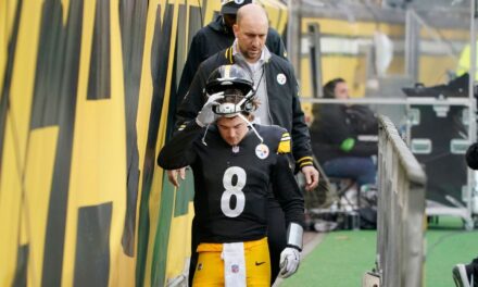 Kenny Pickett de los Steelers es operado por un esguince de tobillo