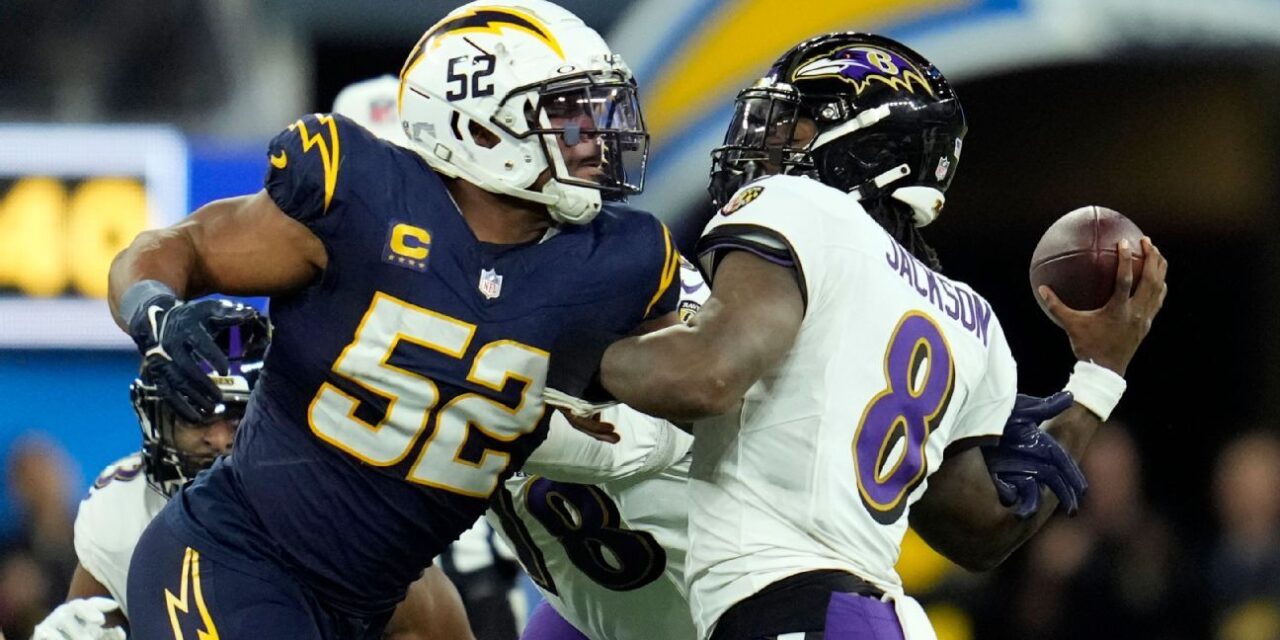 Khalil Mack de Los Angeles Chargers sigue buscando el éxito del equipo